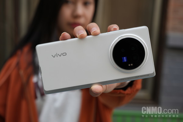 vivo X Fold3搶先上手：輕輕地改變折疊屏的(de)使用(yòng)方式