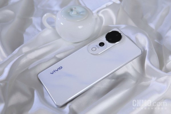 vivo S19 Pro：東方美(měi)學設計與全焦段人(rén)像的(de)集大(dà)成者