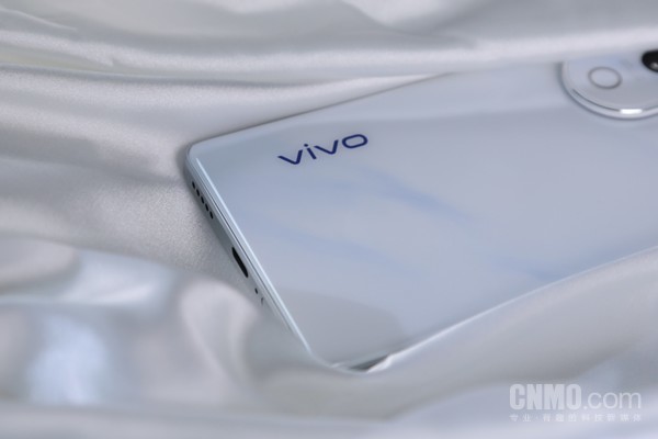 vivo S19 Pro：東方美(měi)學設計與全焦段人(rén)像的(de)集大(dà)成者